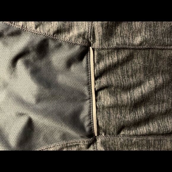 Workout yoga exercise jogging shirt with mesh inserts for cooling size medium - Picture 2 of 6